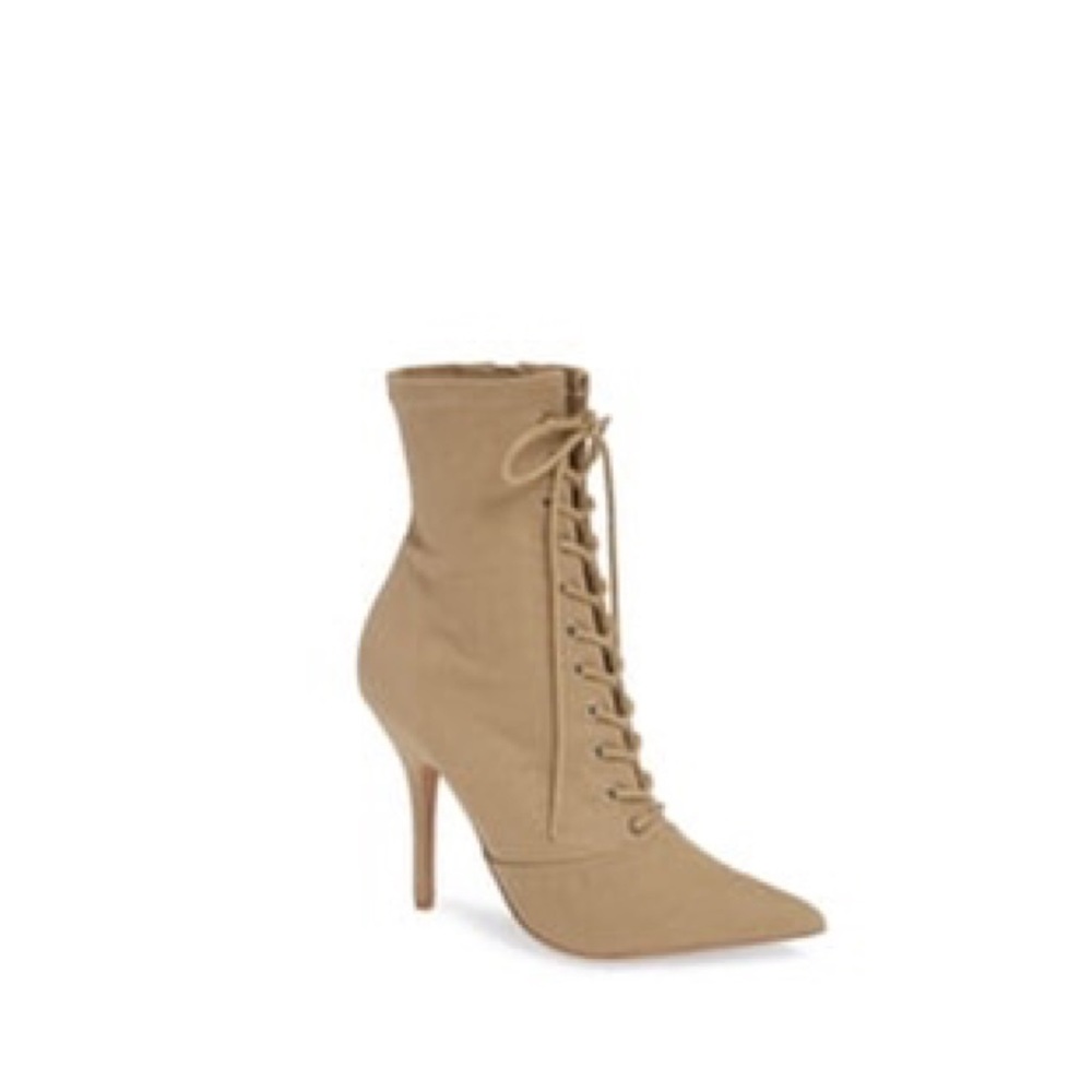 Steve Madden Kisses Bootie